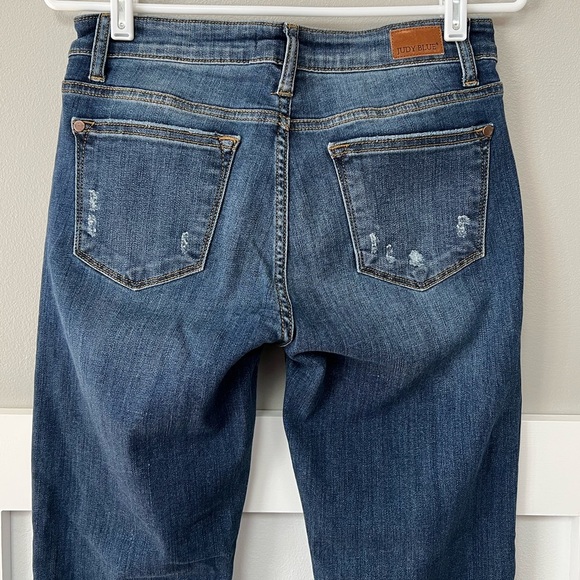 Judy Blue Mid-Rise Relaxed Fit Distressed Girlfriend Jeans - Picture 10 of 11